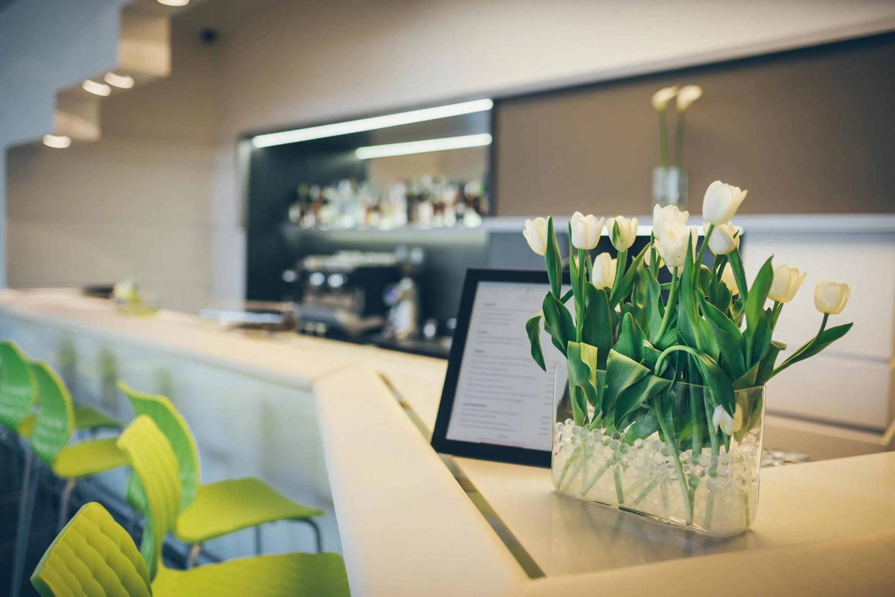 Lounge or bar in Best Western Plus Lakeside Hotel