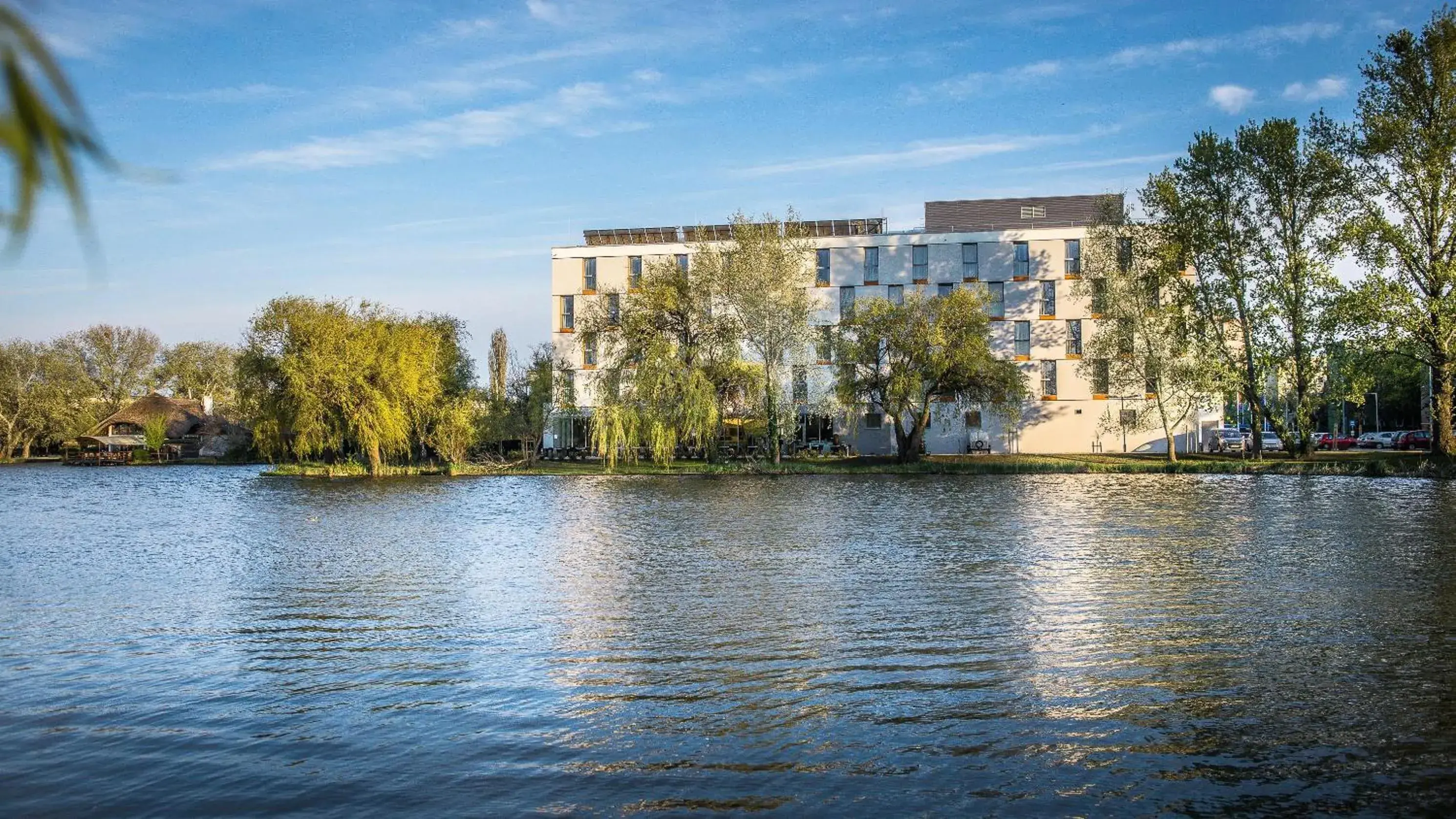 Property building in Best Western Plus Lakeside Hotel Property building in Best Western Plus Lakeside Hotel