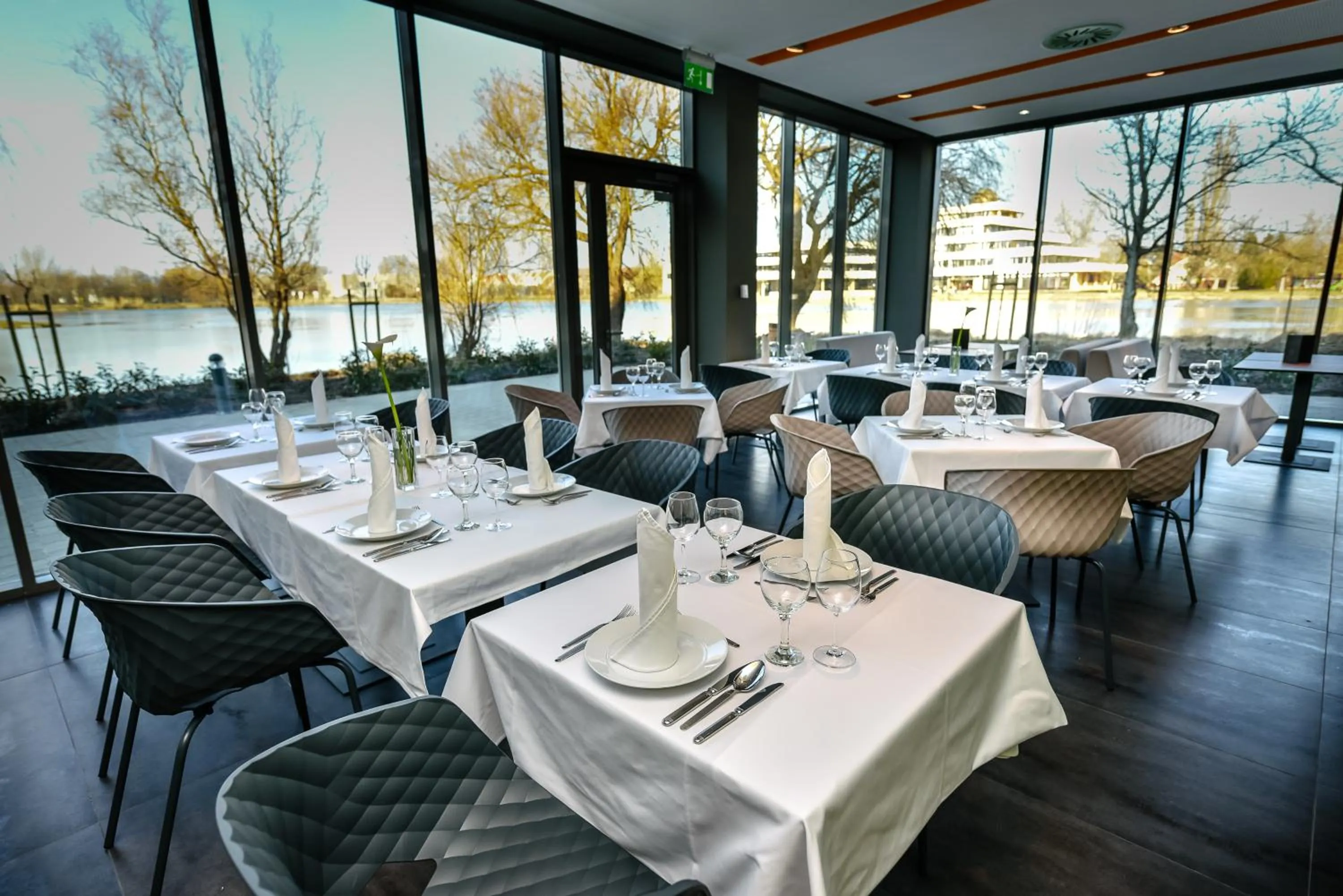 Restaurant/places to eat in Best Western Plus Lakeside Hotel