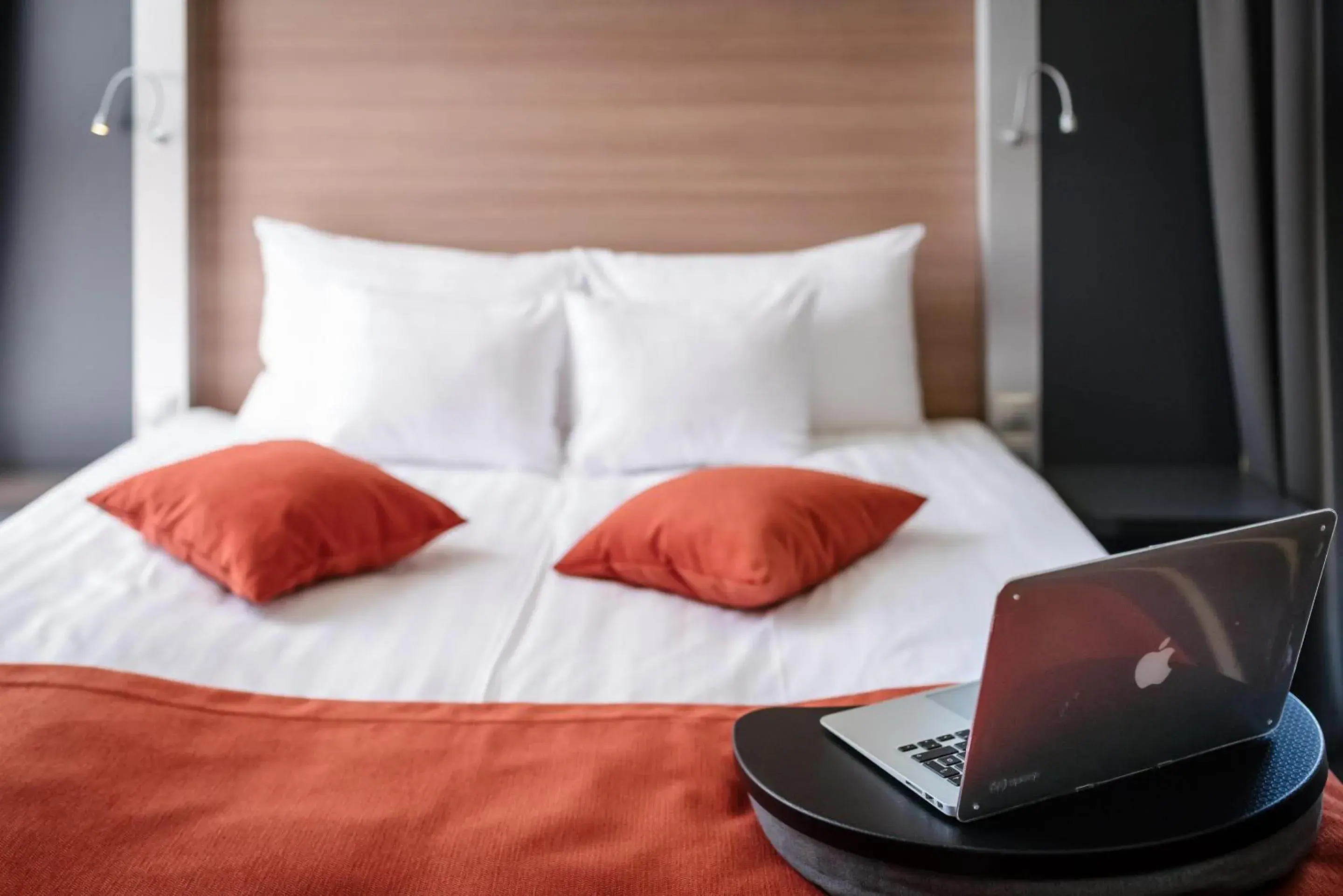 King Room with Lake View - Non-Smoking in Best Western Plus Lakeside Hotel King Room with Lake View - Non-Smoking in Best Western Plus Lakeside Hotel