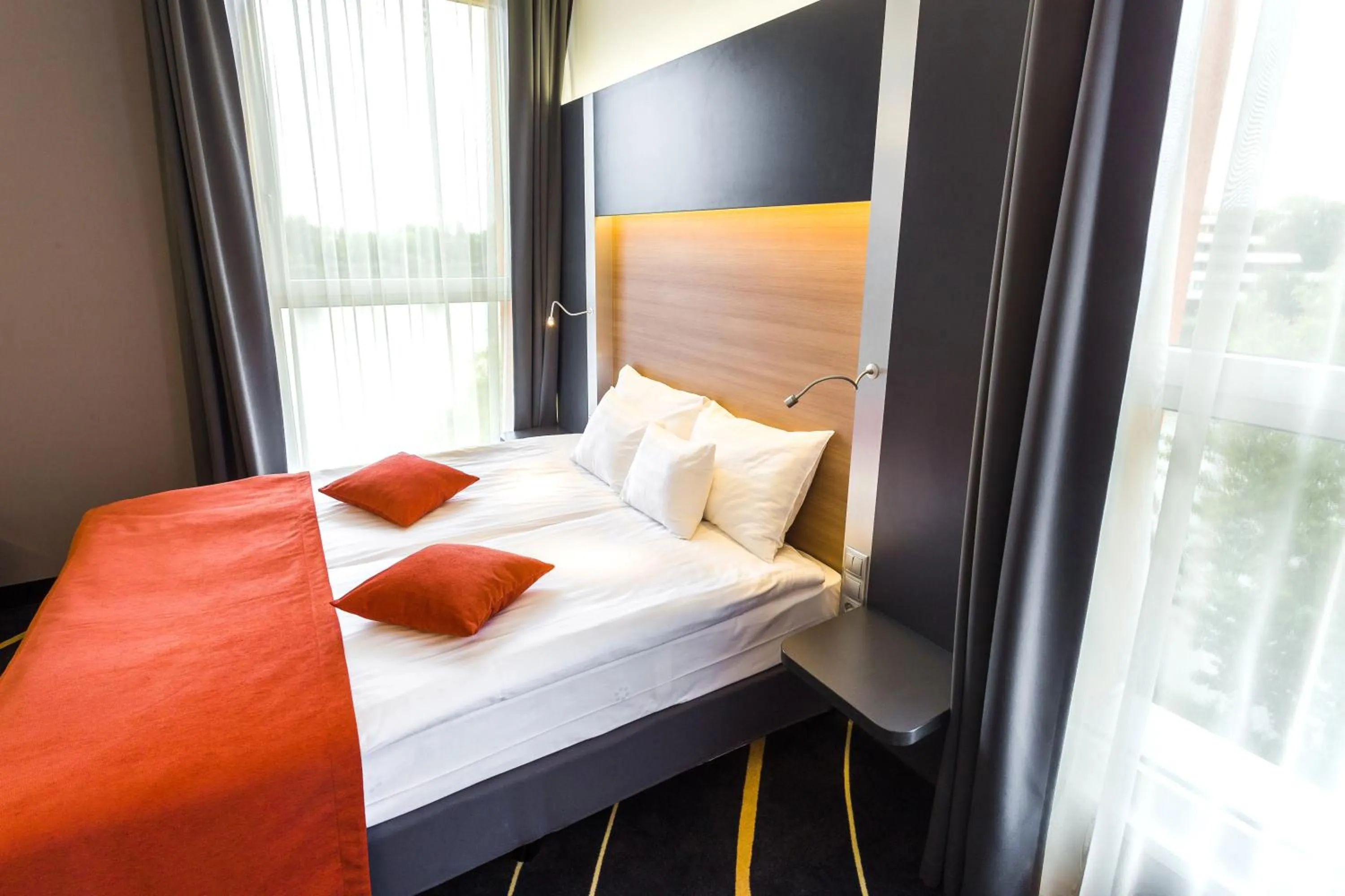 Bedroom, Bed in Best Western Plus Lakeside Hotel