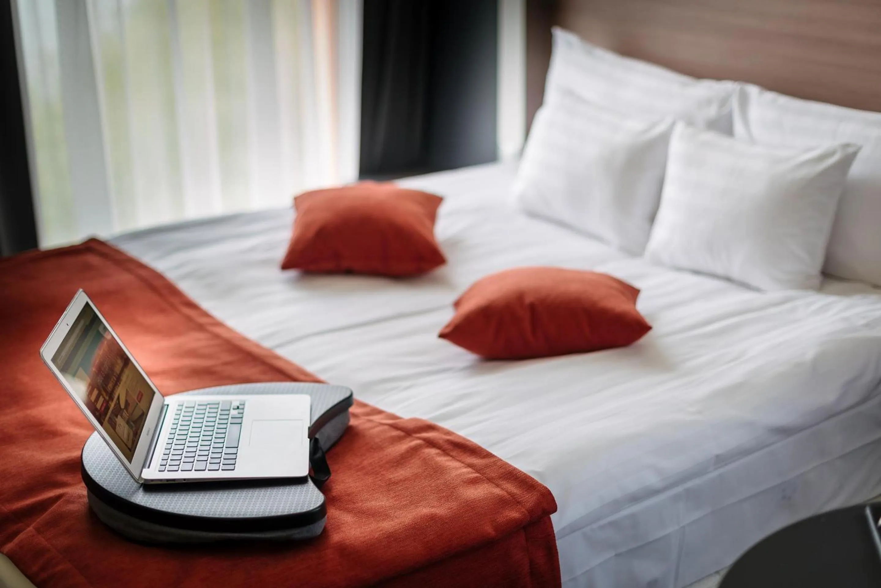 Bedroom, Bed in Best Western Plus Lakeside Hotel