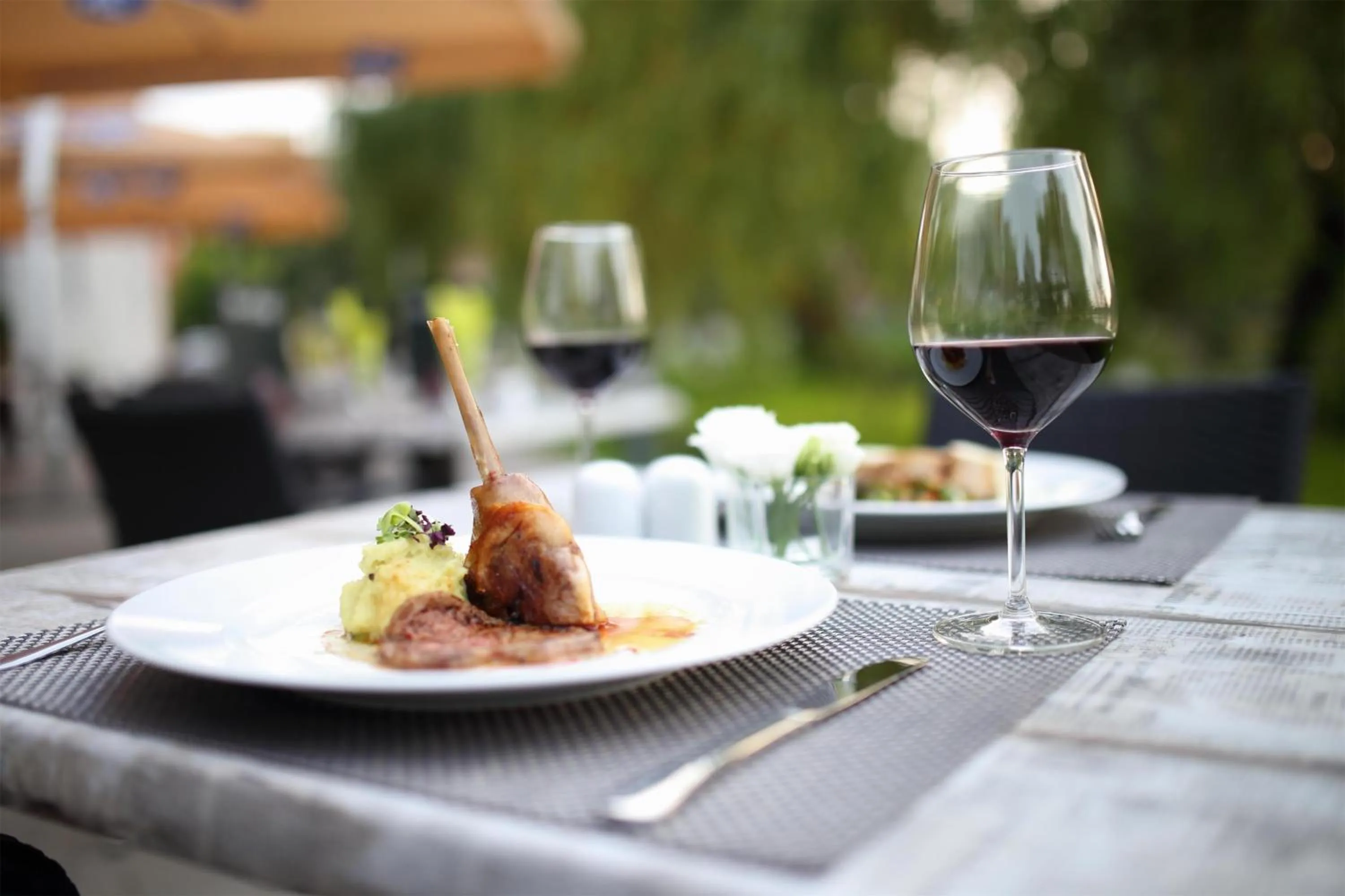 Food and drinks in Best Western Plus Lakeside Hotel