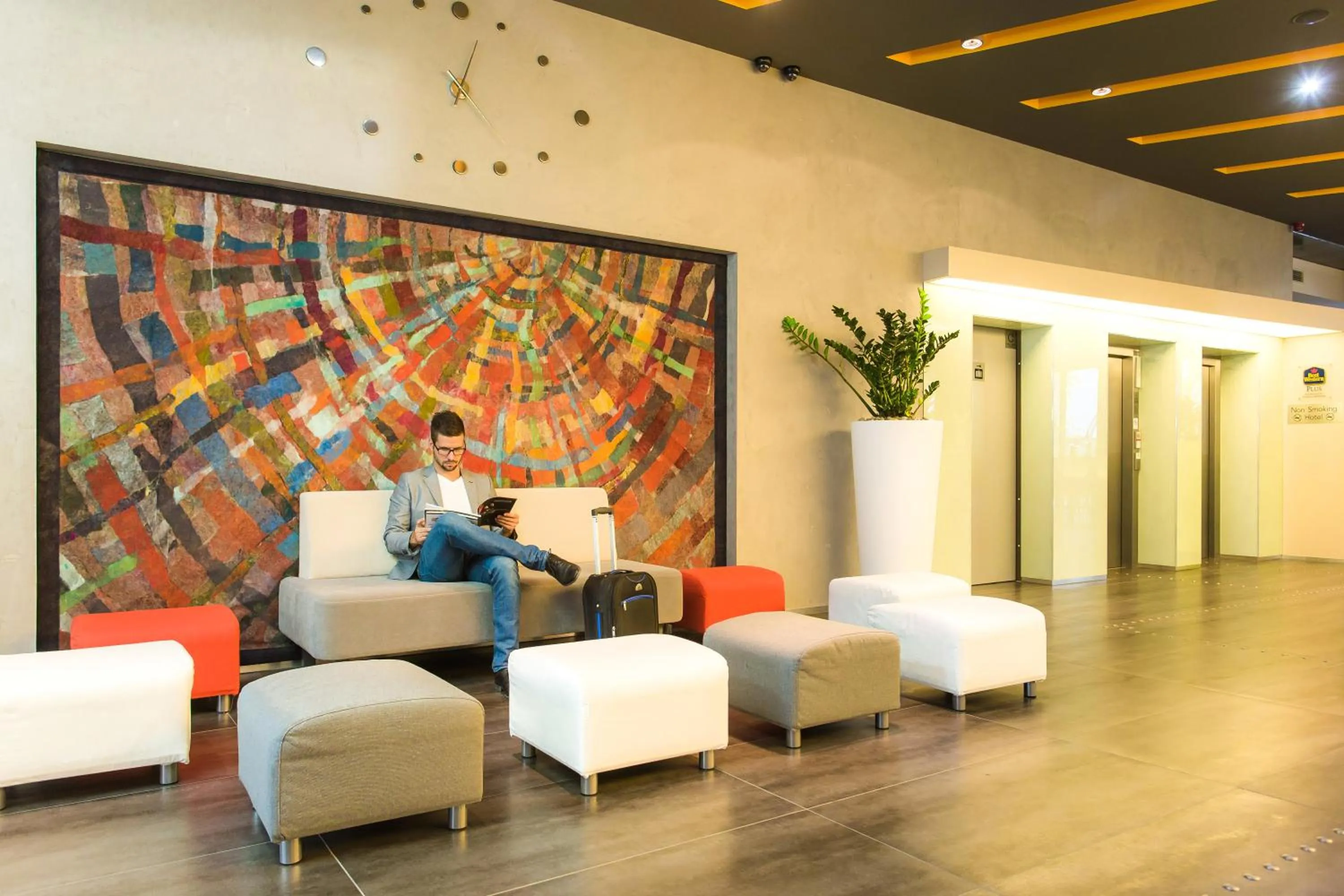 Lobby or reception in Best Western Plus Lakeside Hotel