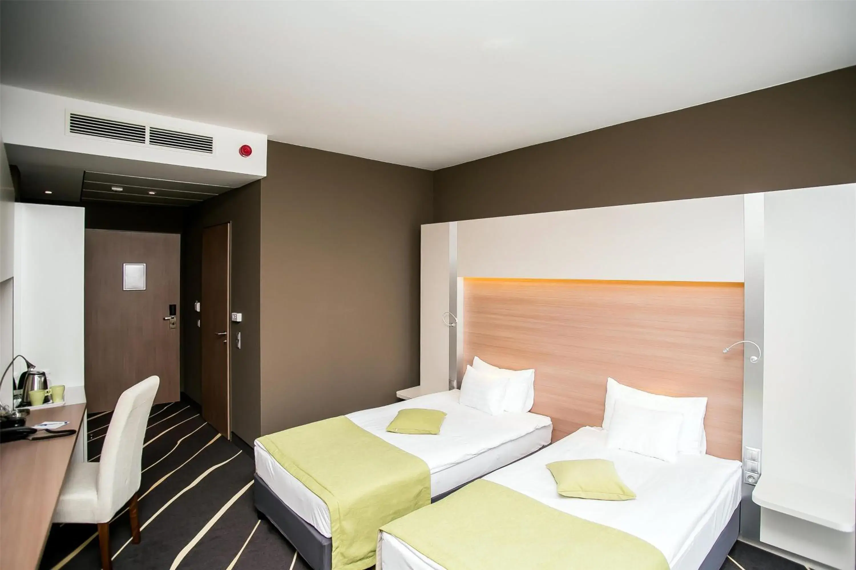 Bedroom, Bed in Best Western Plus Lakeside Hotel Bedroom, Bed in Best Western Plus Lakeside Hotel