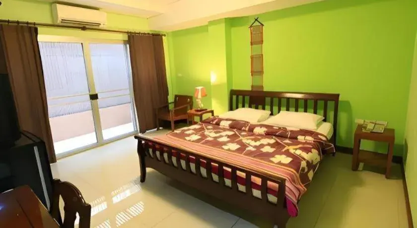 Bed in Sunflower Place Bed in Sunflower Place