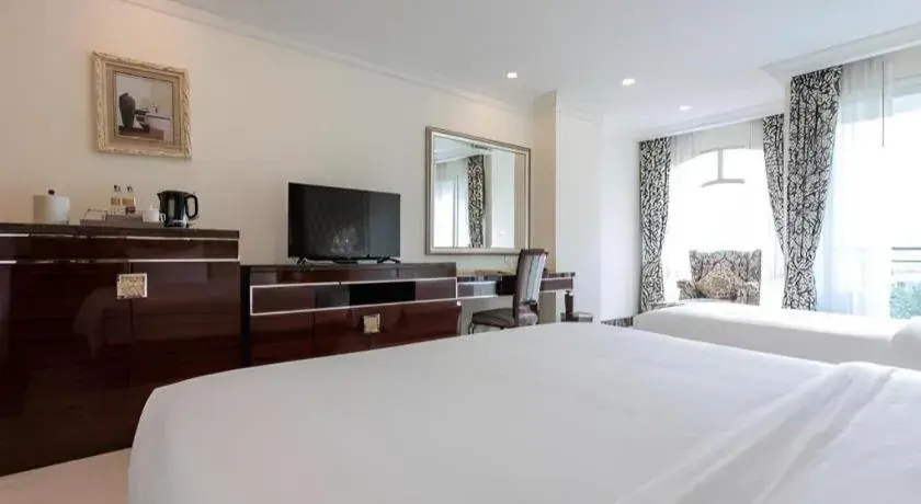 Bed in LK Celestite Bed in LK Celestite