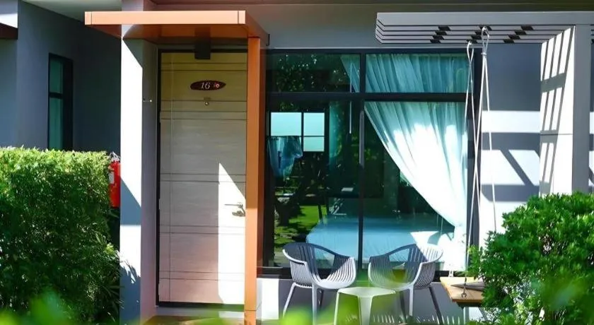 Chatnipa Beach Resort