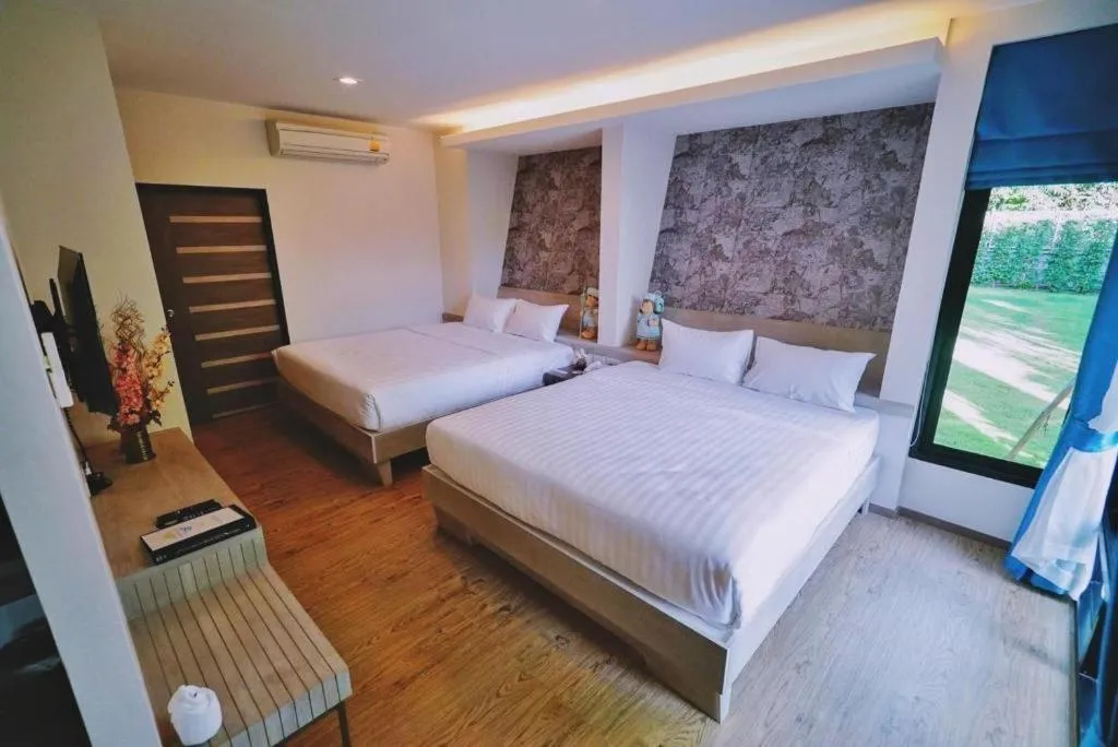 Bed in Chatnipa Beach Resort