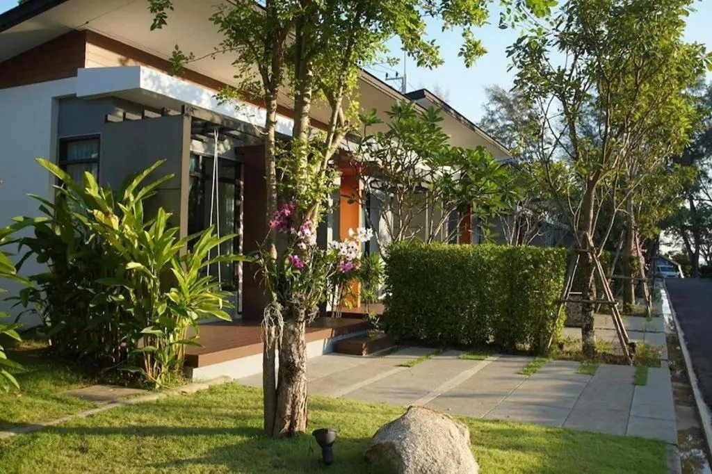 Chatnipa Beach Resort