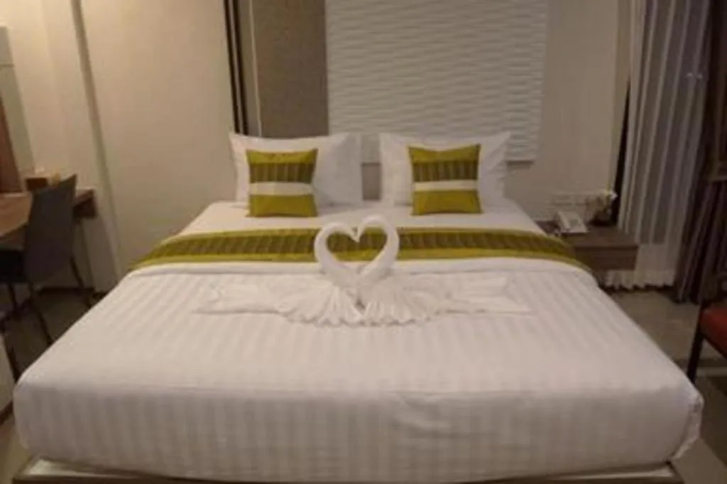 Bed in Chatnipa Beach Resort