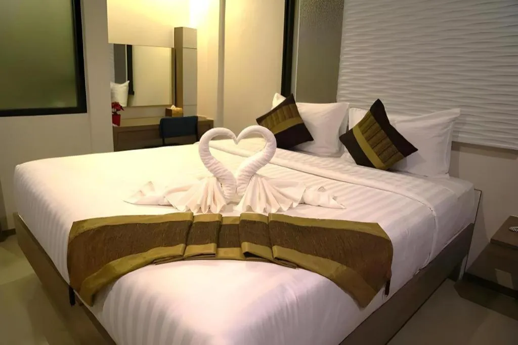 Bed in Chatnipa Beach Resort