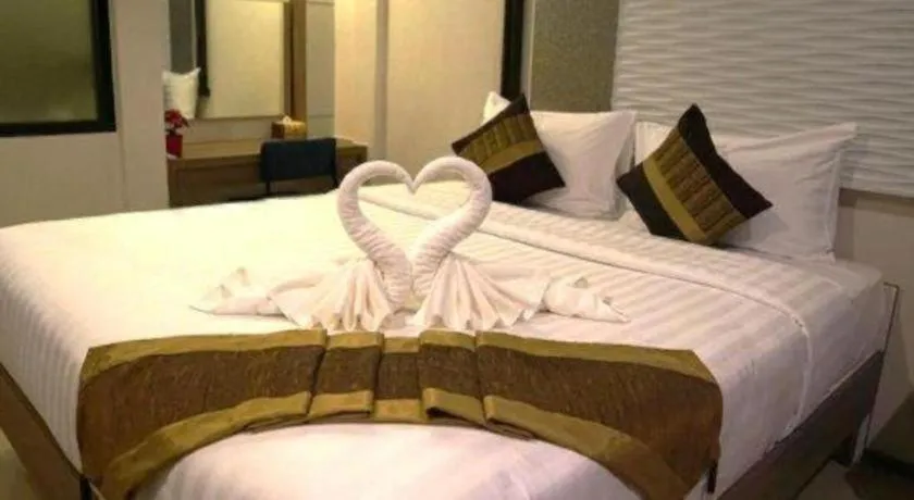 Bed in Chatnipa Beach Resort