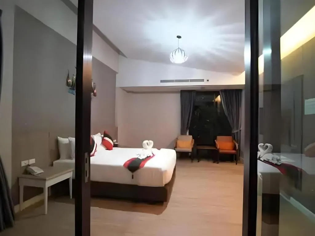 Bed in Chatnipa Beach Resort