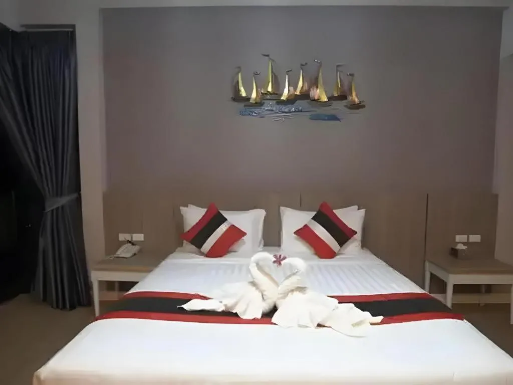 Bed in Chatnipa Beach Resort