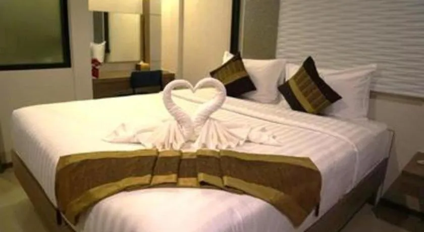 Bed in Chatnipa Beach Resort