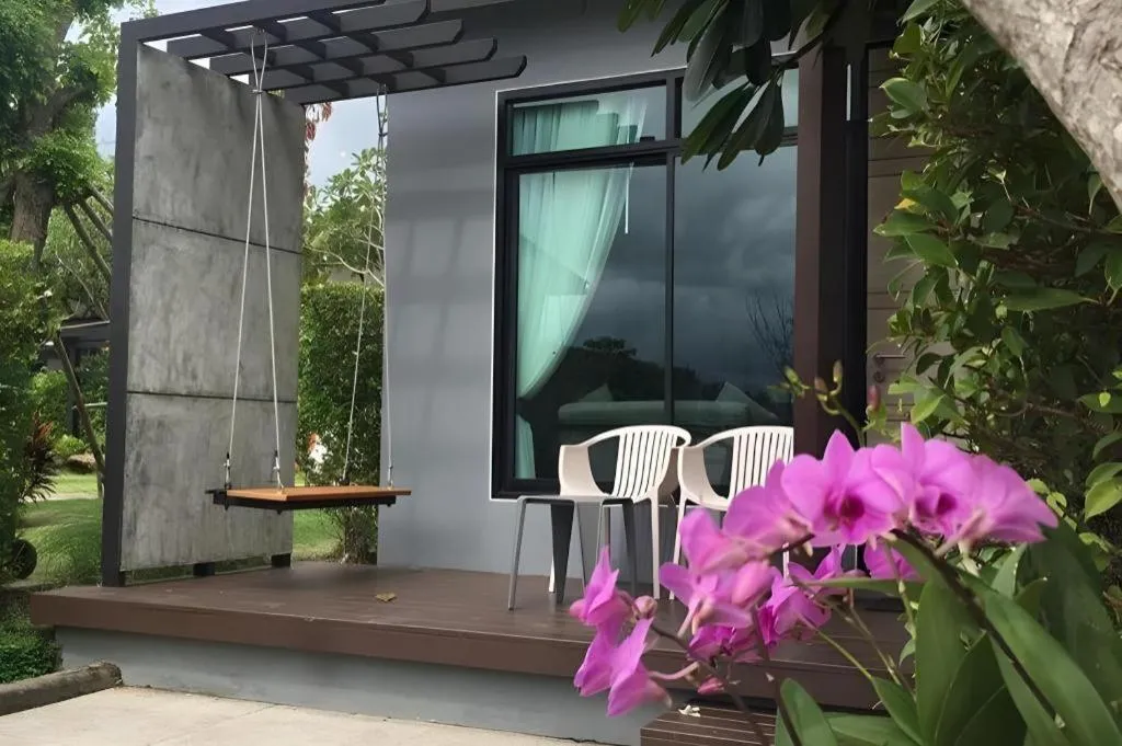 Chatnipa Beach Resort