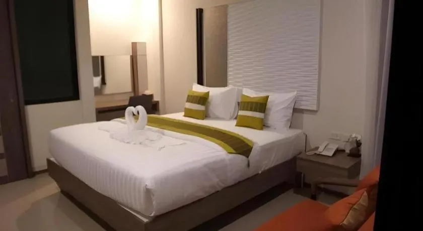 Bed in Chatnipa Beach Resort