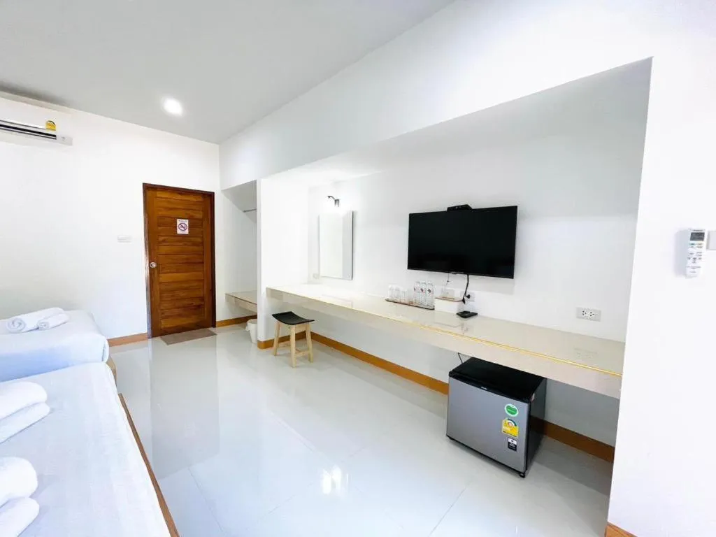 Bed in Baan Klang Suan Resort