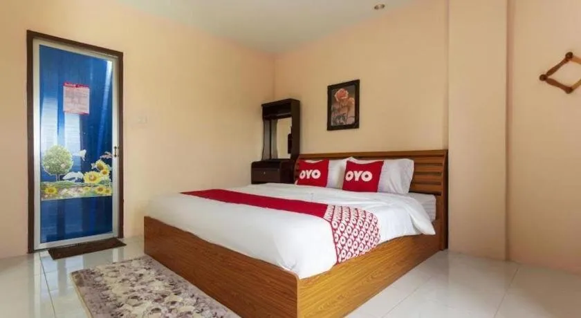 Bed in OYO 75356 Thipsiri Lodge