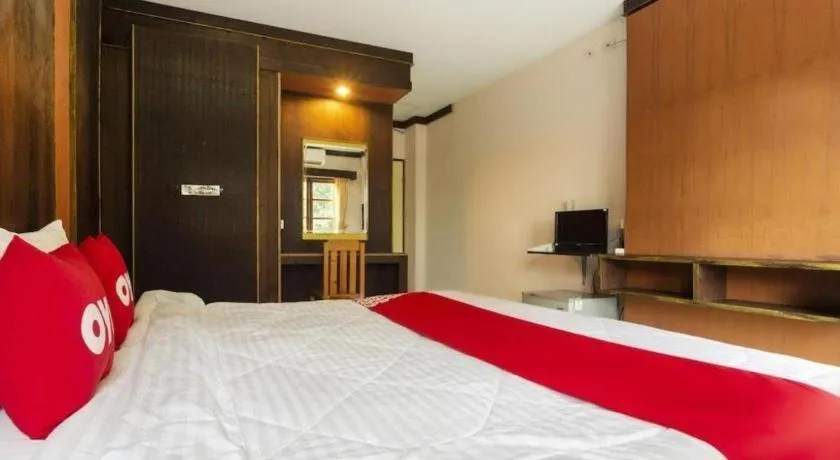 Bed in OYO 75356 Thipsiri Lodge