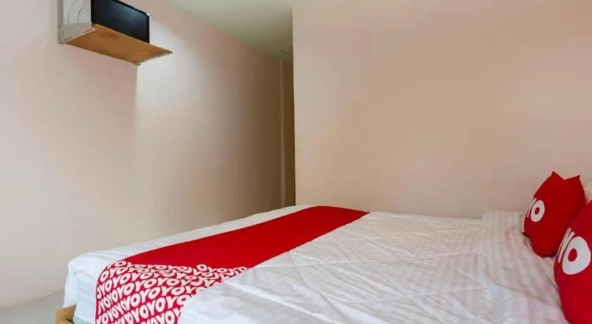 Bed in OYO 75356 Thipsiri Lodge