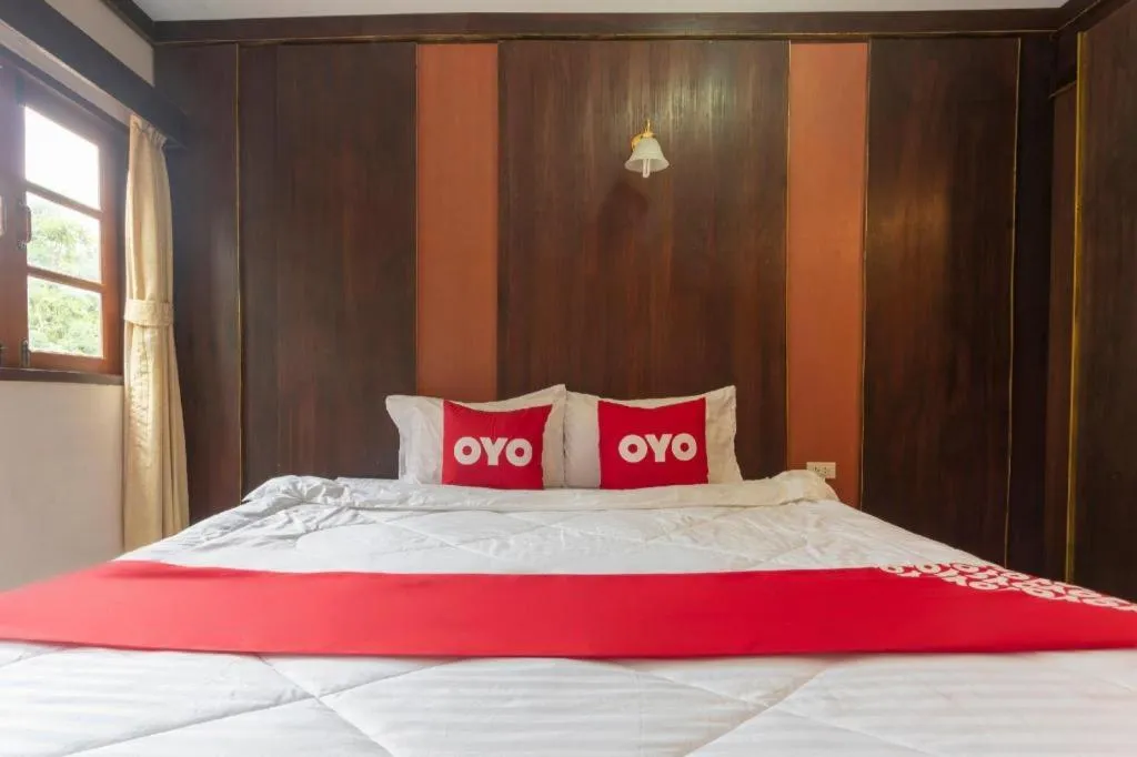 Bed in OYO 75356 Thipsiri Lodge