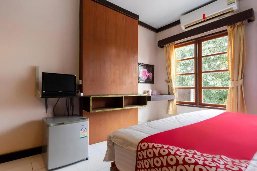 Bed in OYO 75356 Thipsiri Lodge