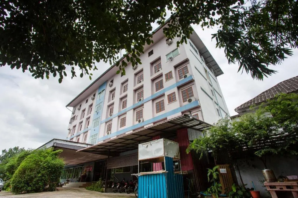 OYO 75356 Thipsiri Lodge