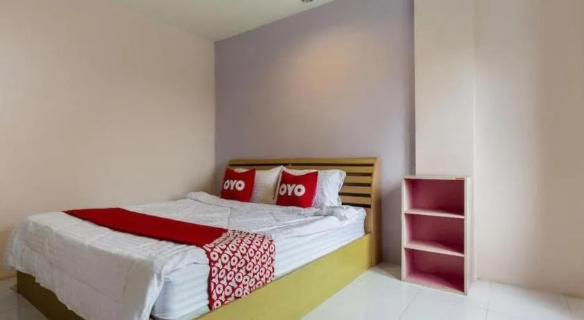 Bed in OYO 75356 Thipsiri Lodge