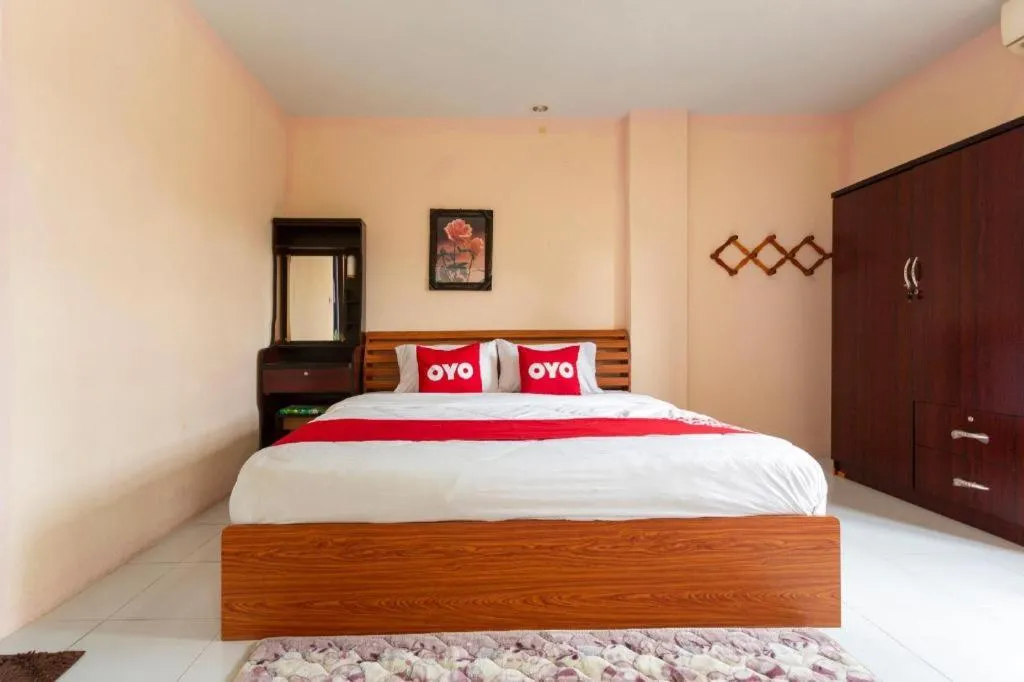 Bed in OYO 75356 Thipsiri Lodge