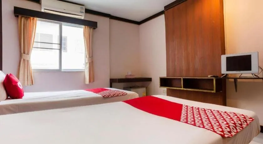 Bed in OYO 75356 Thipsiri Lodge