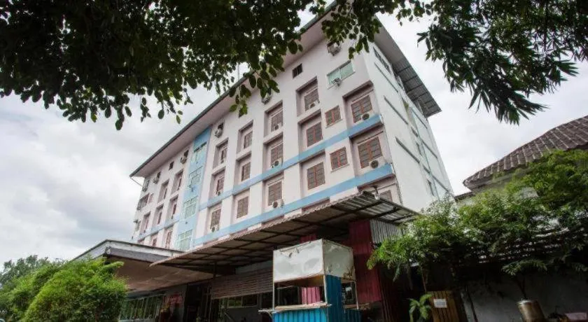 OYO 75356 Thipsiri Lodge