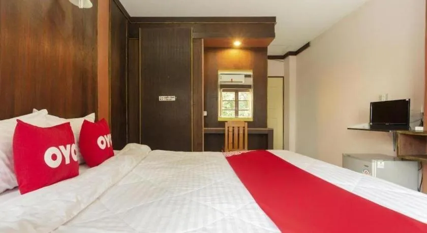 Bed in OYO 75356 Thipsiri Lodge