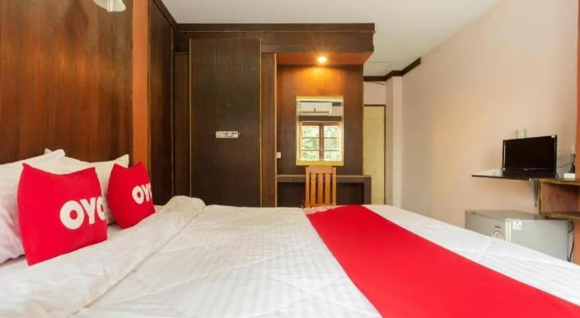 Bed in OYO 75356 Thipsiri Lodge