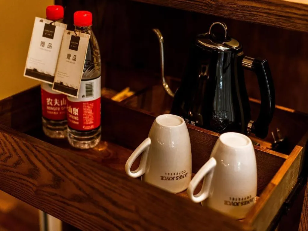 James Joyce Coffetel Xi'an Zhonglou Xiaonanmen Food Street