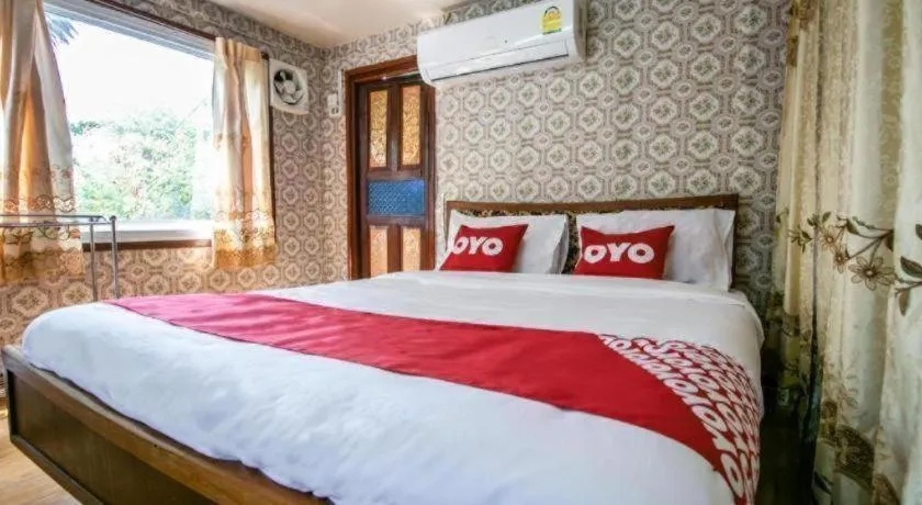 Bed in Raknatee Resort