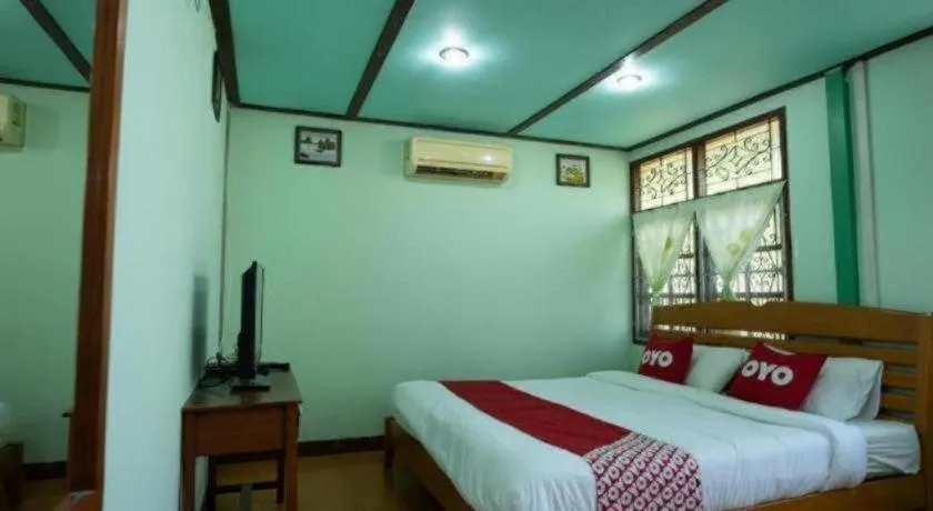 Bed in Raknatee Resort