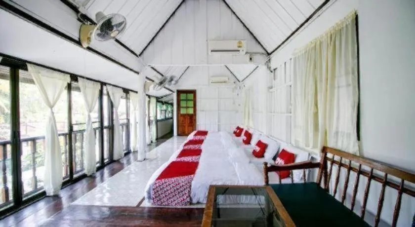 Bed in Raknatee Resort