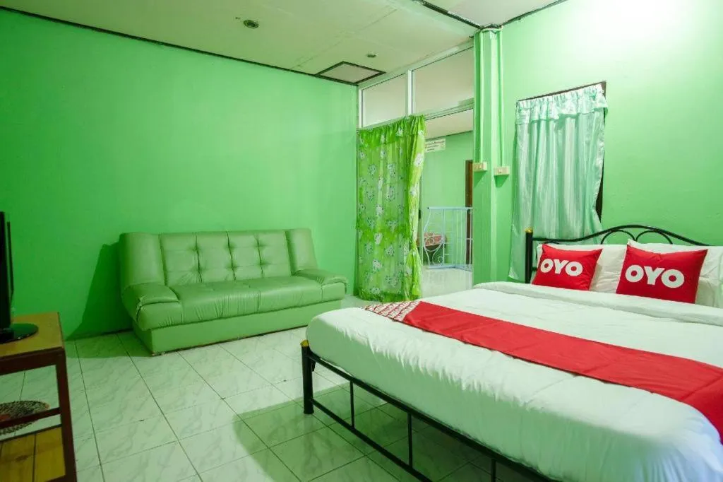 Bed in Raknatee Resort