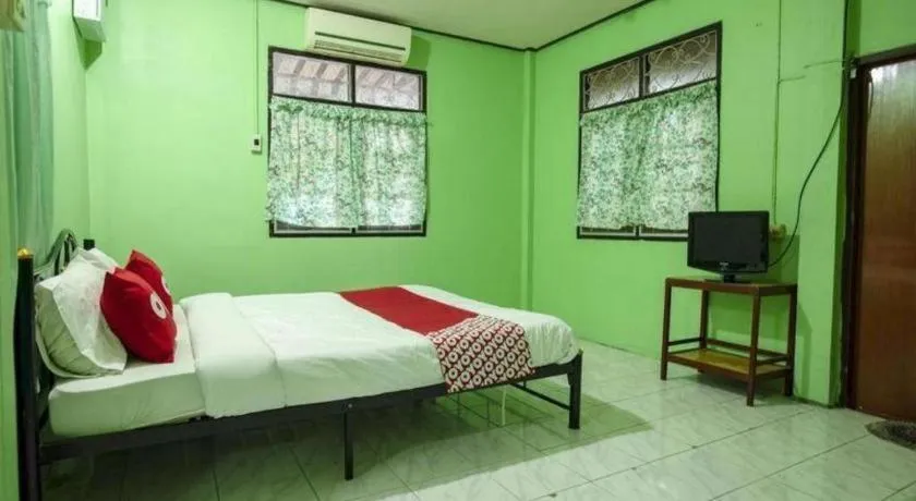 Bed in Raknatee Resort