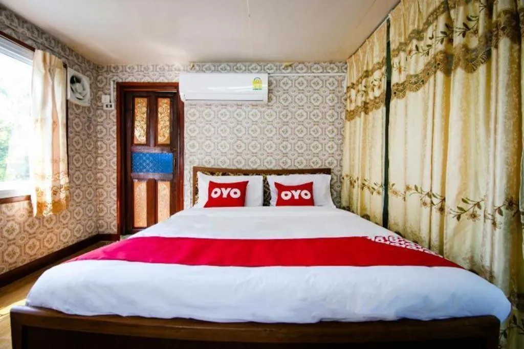 Bed in Raknatee Resort