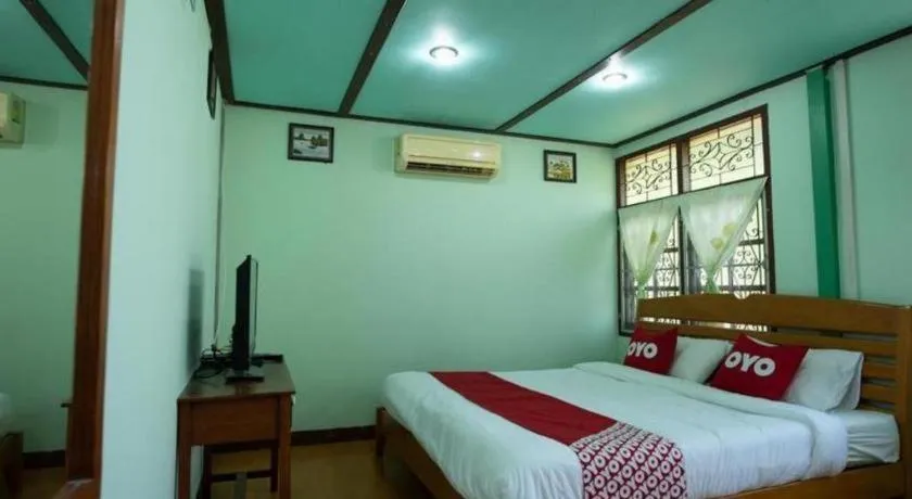 Bed in Raknatee Resort