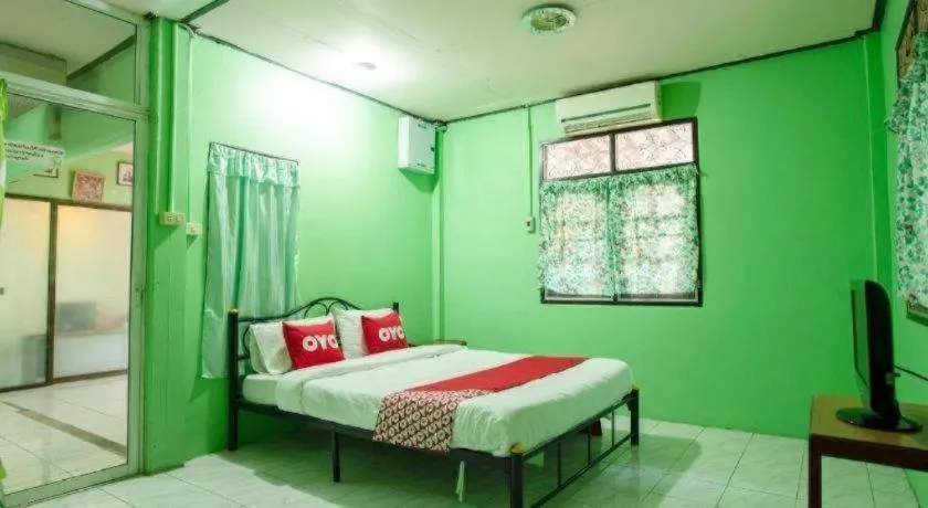 Bed in Raknatee Resort