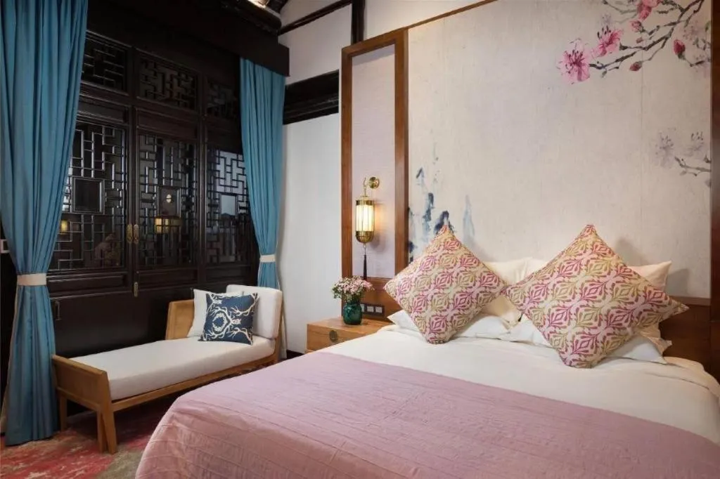 Bed in Blossom Hill Inn Suzhou Tanhuafu