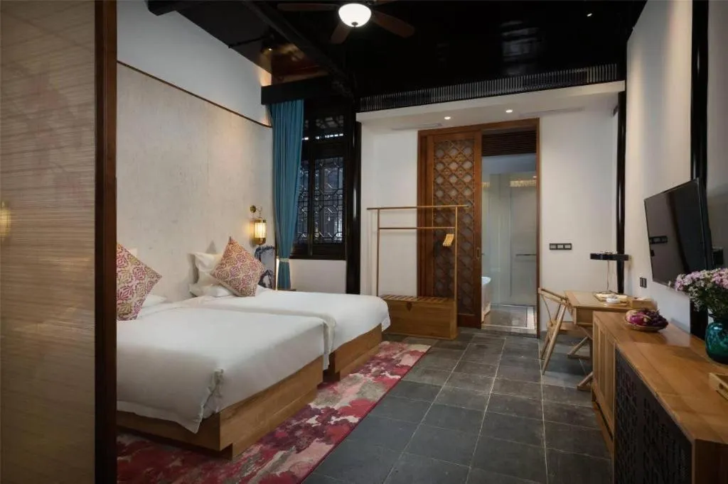 Bed in Blossom Hill Inn Suzhou Tanhuafu