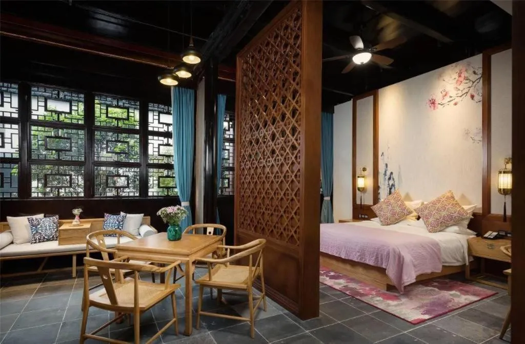 Bed in Blossom Hill Inn Suzhou Tanhuafu