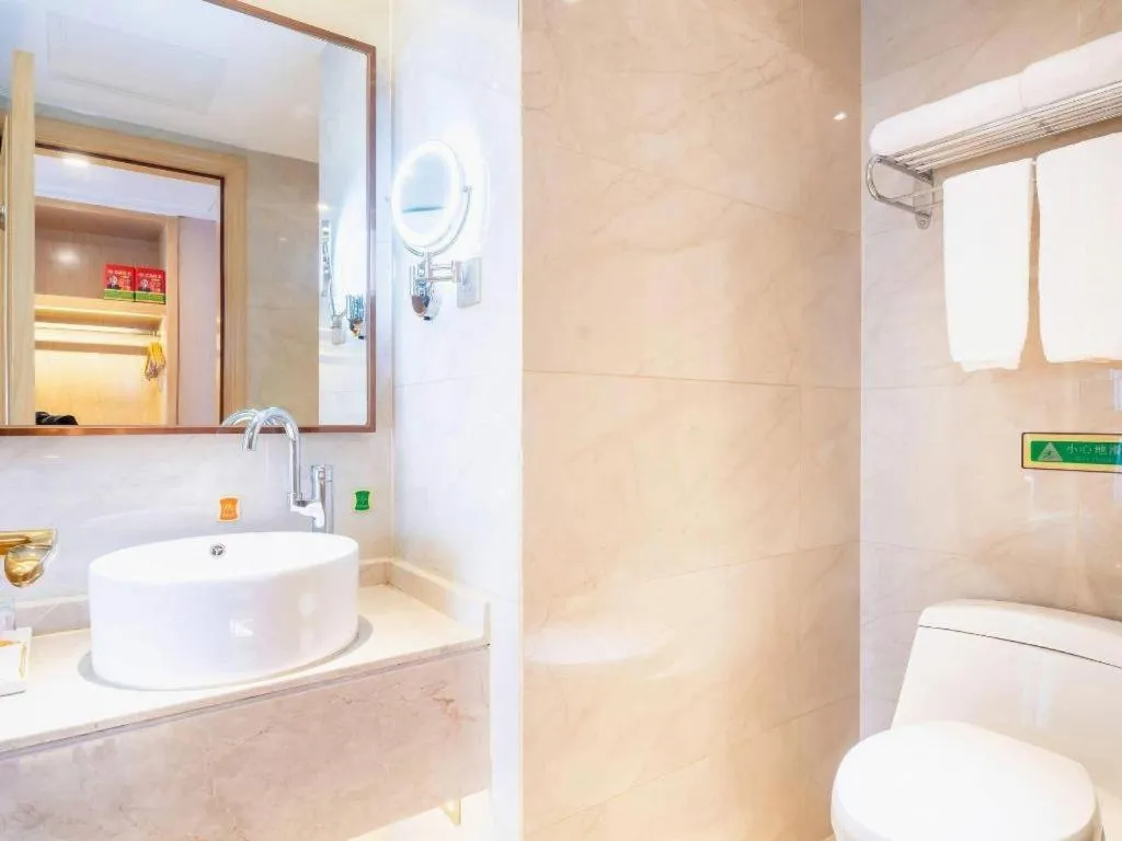 Vienna Hotel Nanning Xiangsi Lake University Town