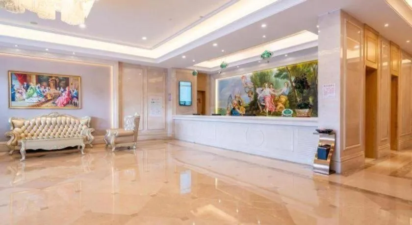 Vienna Hotel Nanning Xiangsi Lake University Town
