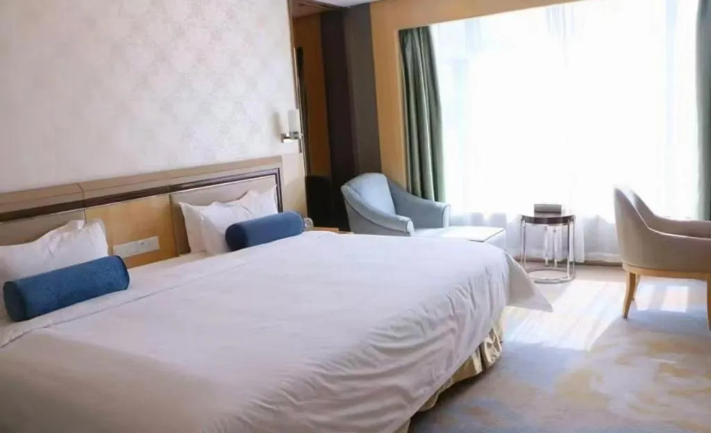 Bed in Shanghai Fuyue Hotel